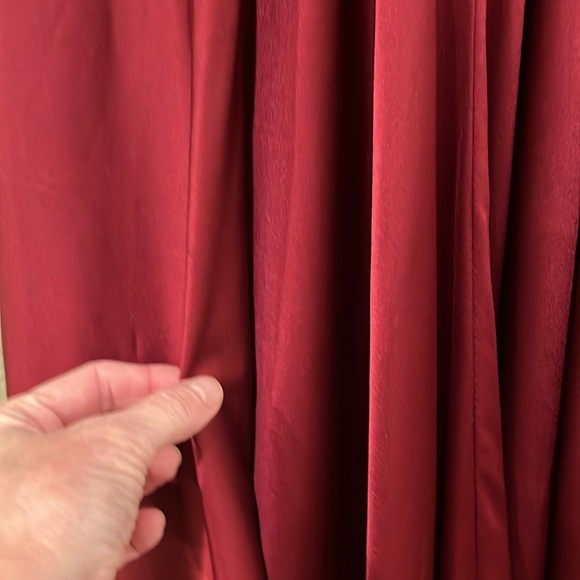 NWT La Femme size 4 red satin v-neck formal gown - Picture 10 of 12